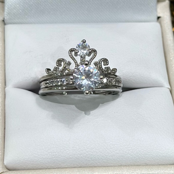 Ring - Picture 2 of 9